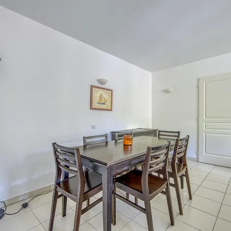 Apartment 3 Pieces - Piscine - Proche *