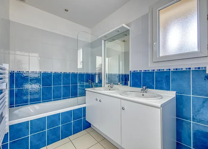 3 Pieces - Piscine - Proche *